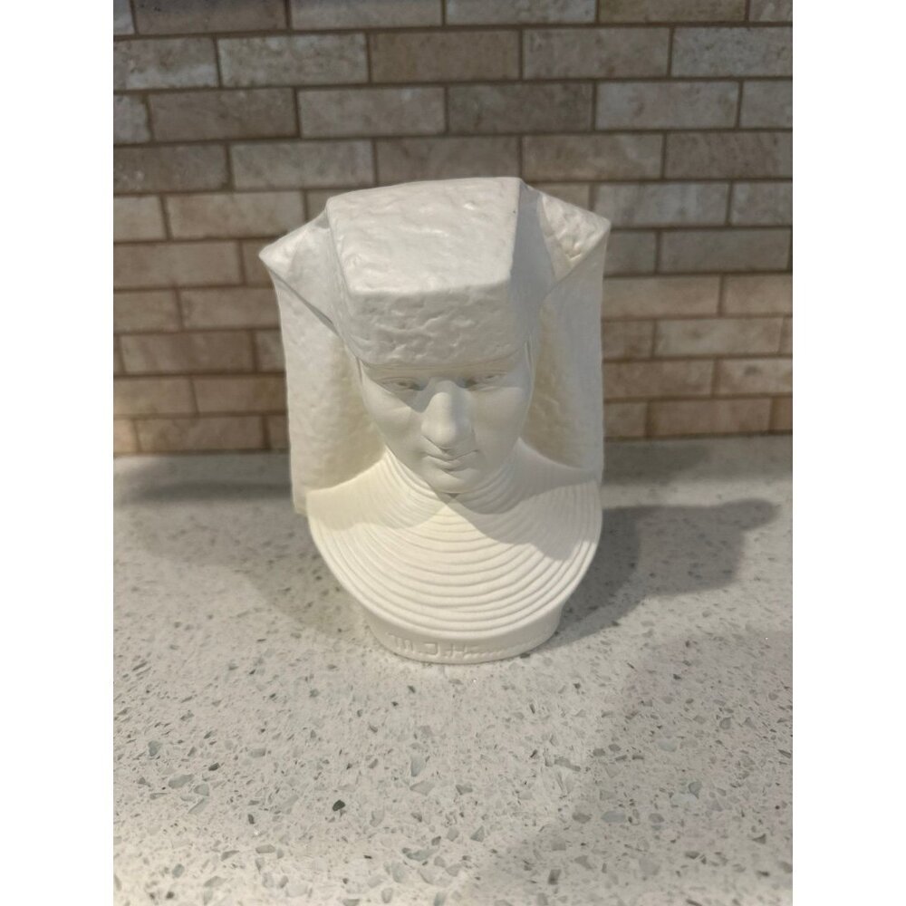 Hummel Figurine SISTER M.I. HUMMEL White‎ Nun BUST HU2 1969 -